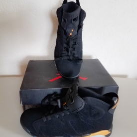 Jordan 6 Black Gold Size 9 1/2